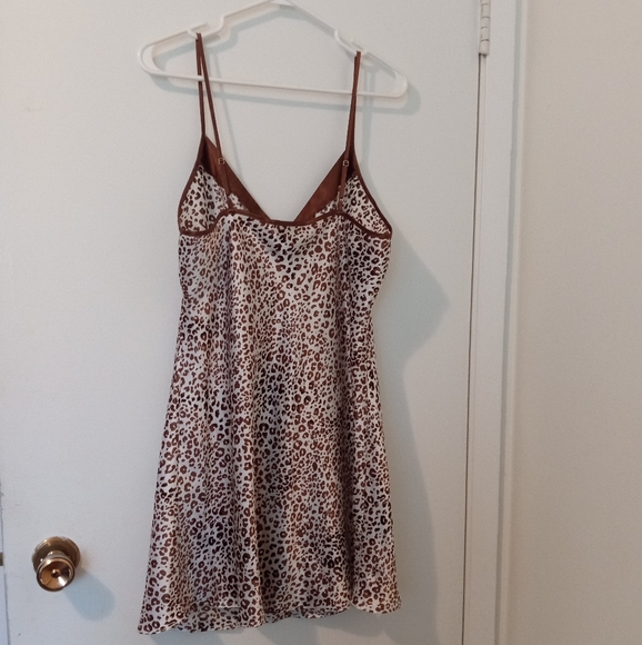 Silky leopard print negligee - Picture 2 of 4